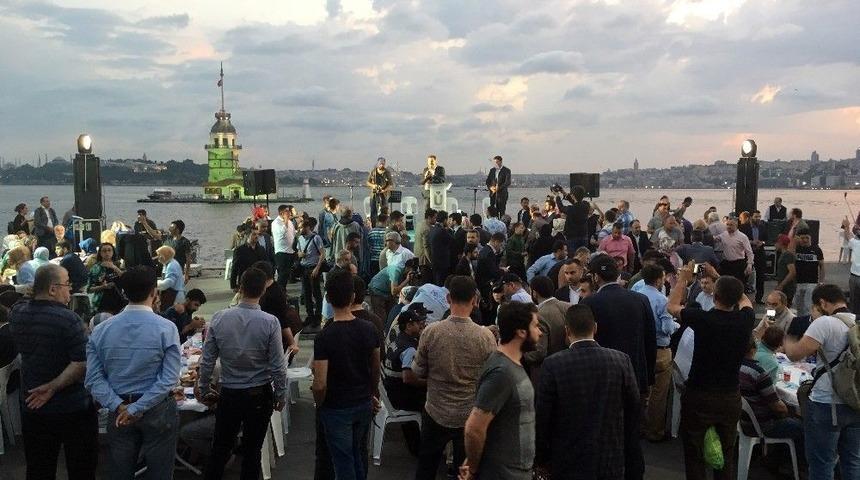&Uuml;sk&uuml;dar&rsquo;da 50 Bin Kişi İftar Sofrasında Buluştu