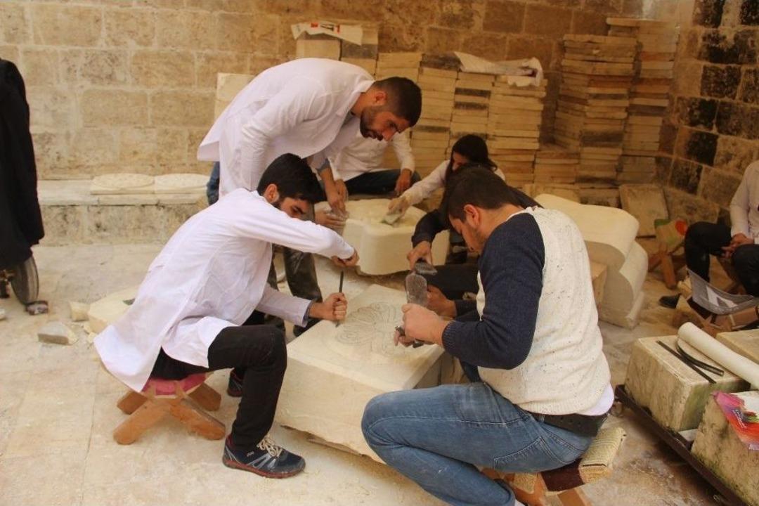 Osmanlı D&ouml;nemine Ait Urfa Mimarisi Taşlara İşleniyor