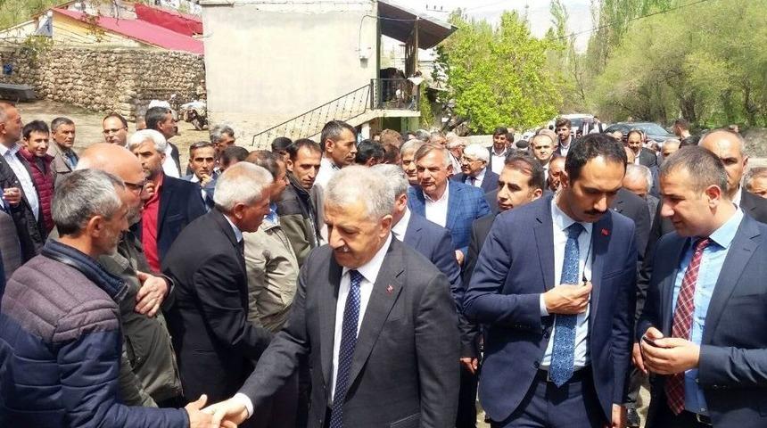 Bakan Arslan, Yeğeninin Cenaze T&ouml;renine Katıldı