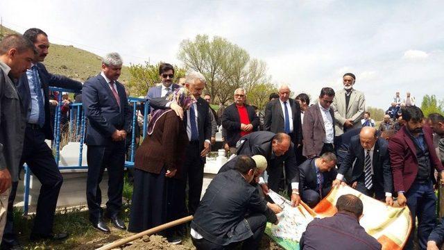 Bakan Arslan, Yeğeninin Cenaze Törenine Katıldı