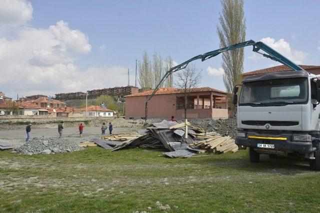 Kırka’ya Spor Alanında Yatırımlar Devam Ediyor