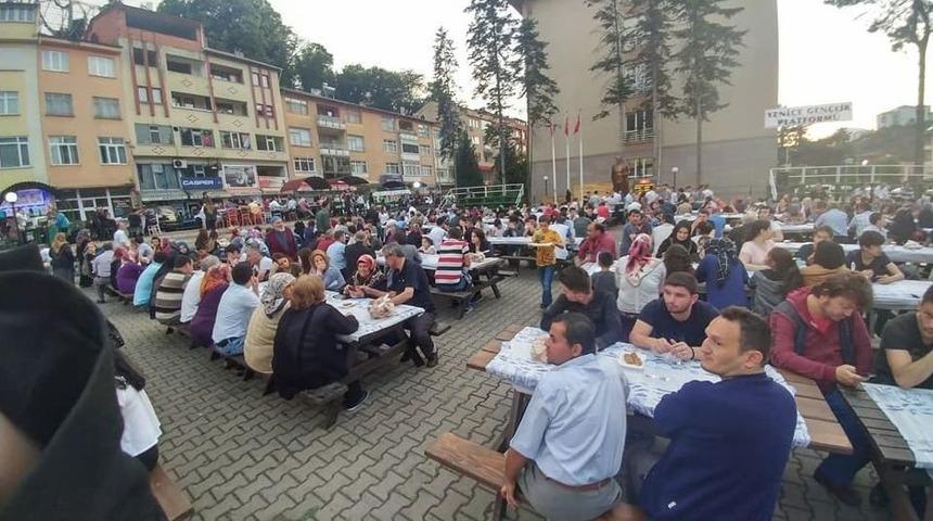 Yenice Merkez Gen&ccedil;liğinden Sokak İftarı