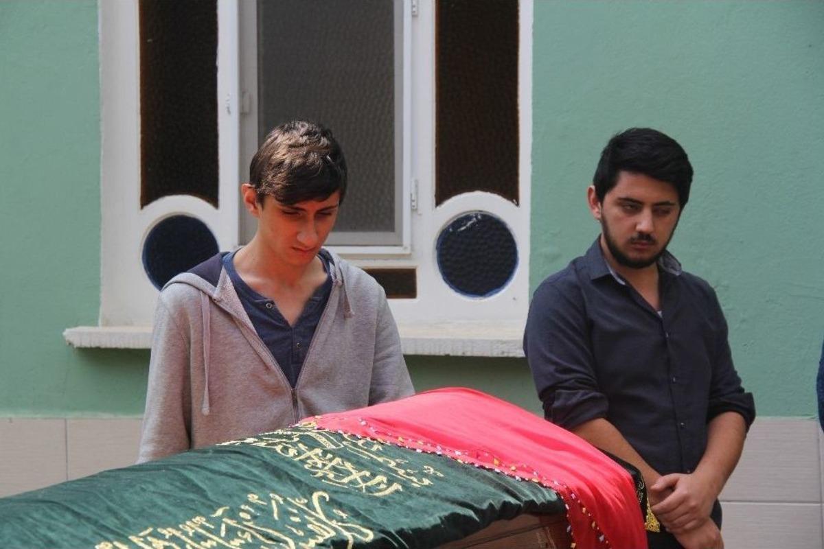 Dini Nikahlı Eşi Tarafından &Ouml;ld&uuml;r&uuml;len Kadın Toprağa Verildi