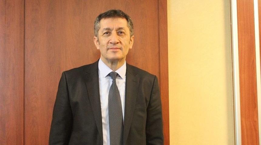 Prof. Dr. Ziya Sel&ccedil;uk: &ldquo;eğitim İnsandan Beslenen Bir Kurum Olmaktan &Ccedil;ıktı&rdquo;