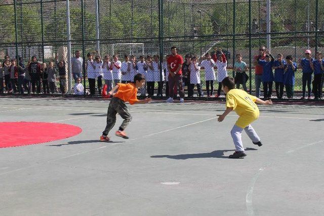 40 Yıl Önceki Oyunları Oynadılar