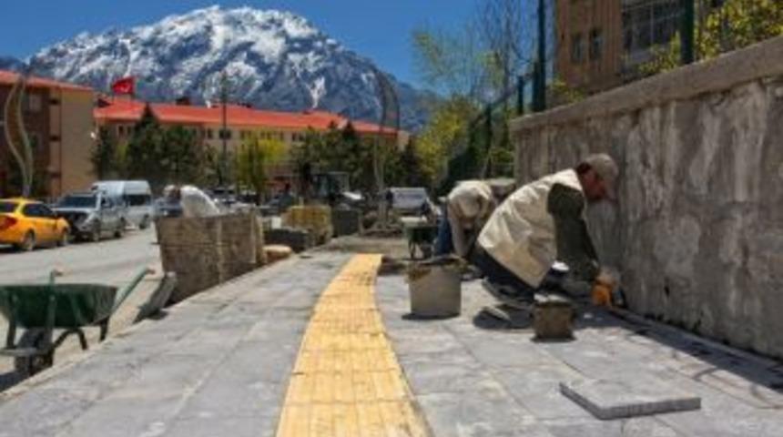 Hakkari&rsquo;de &lsquo;engelli Dostu Modern Kaldırım&rsquo; D&ouml;nemi