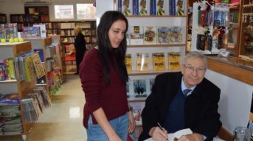 H&uuml;seyin Yurttaş Aliağa&rsquo;da Okurlarıyla Buluştu