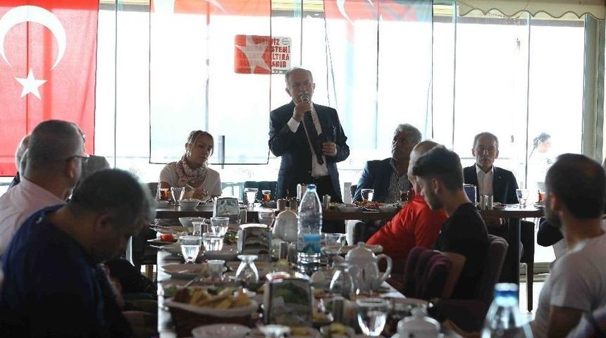 Bayraklı&rsquo;da Amat&ouml;r Kul&uuml;plere Destek S&uuml;recek