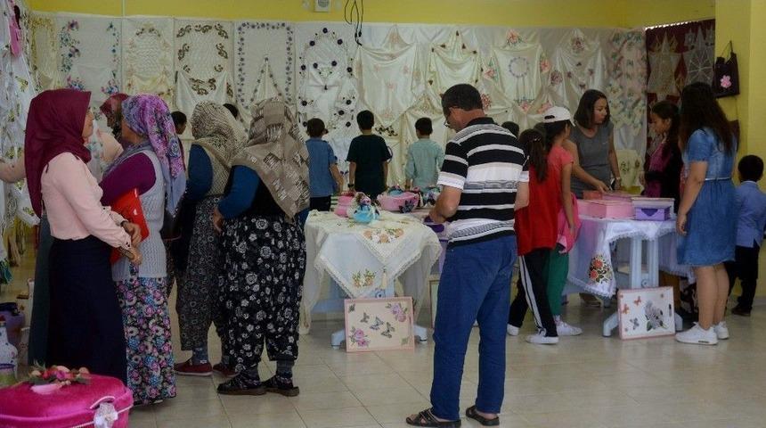 K&ouml;yl&uuml; Hanımlardan Dikkat &Ccedil;eken Yılsonu Sergisi