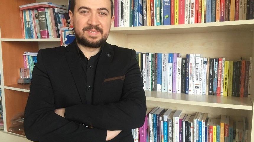 B&uuml; &Ouml;ğretim G&ouml;revlisinden Duygusal Zeka Ve İletişim Kitabı