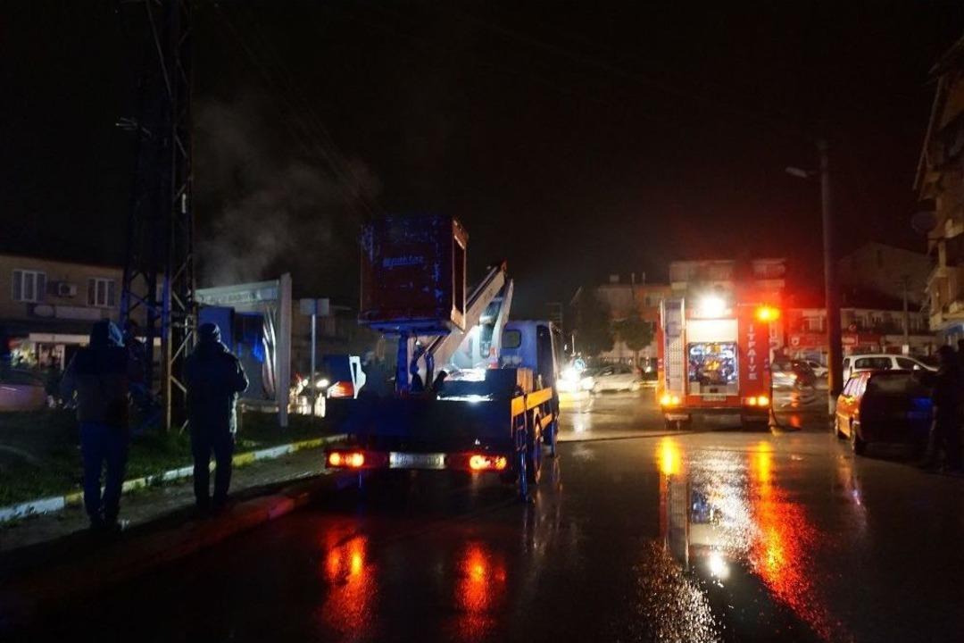 Sakarya&rsquo;da Trafo Patladı Mahalle Elektriksiz Kaldı