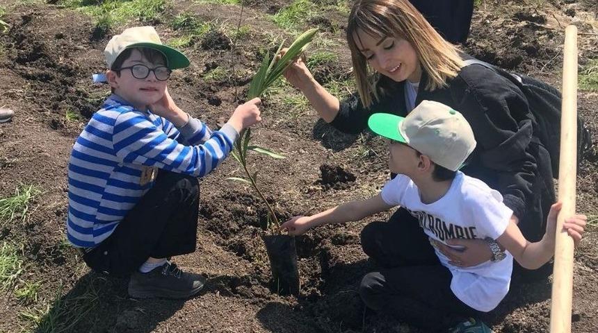Bir Otizmli &Ccedil;ocuk, Bir Fidan