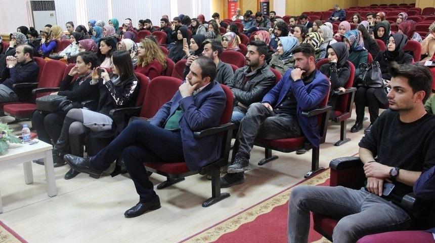 Şair Ve Yazar B&uuml;lent Parlak Edebiyat G&uuml;nlerine Konuk Oldu