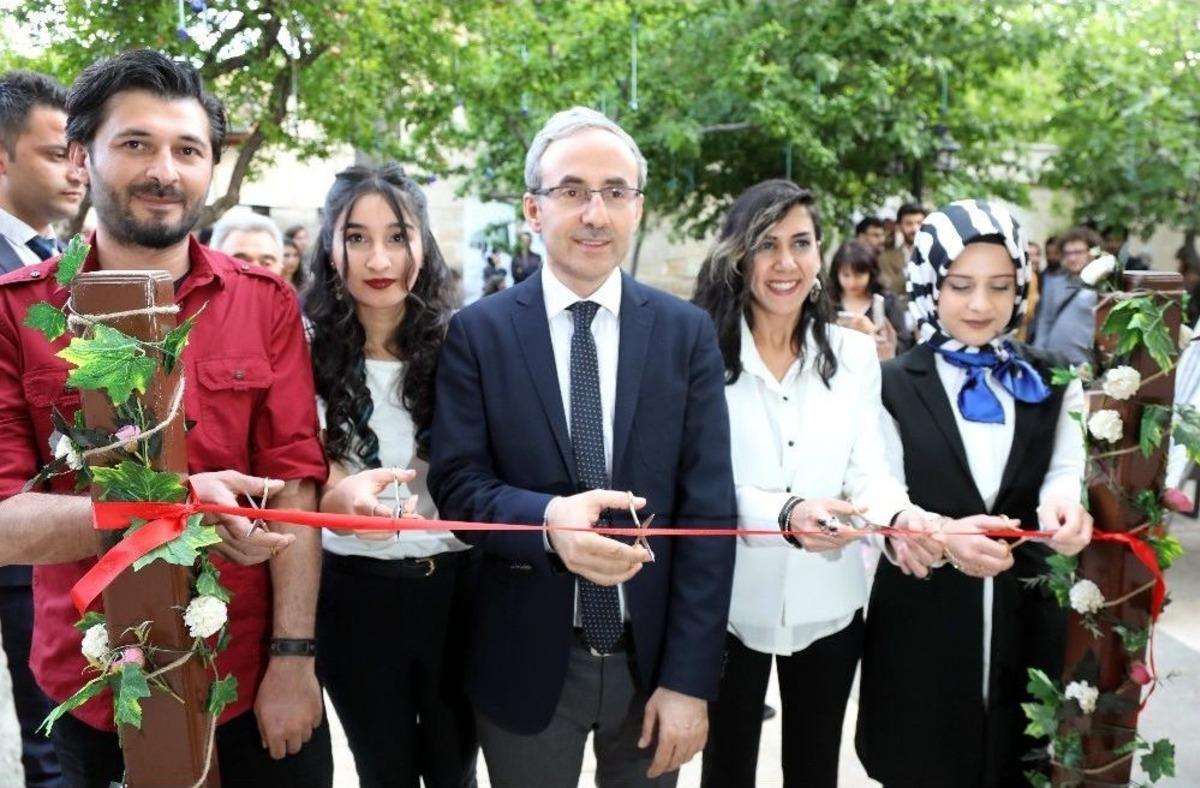 &Uuml;niversite &Ouml;ğrencilerinden Karma Resim Sergisi