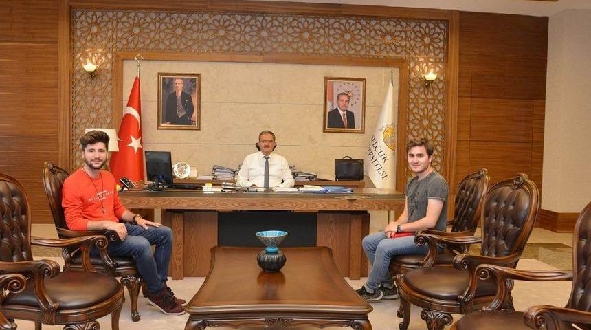 S&uuml; &Ouml;ğrencileri &Ouml;d&uuml;lle D&ouml;nd&uuml;