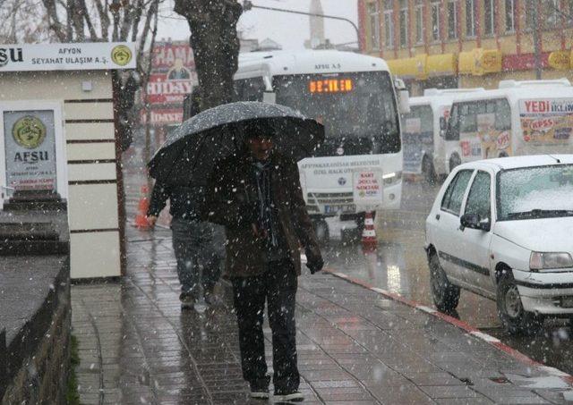 Afyonkarahisar’da Kar Yağışı Hayatı Olumsuz Etkiledi