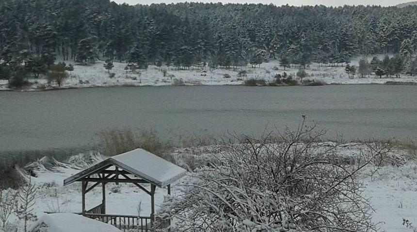 Simav&rsquo;da Y&uuml;ksek Kesimlere Yılın İlk Karı Yağdı
