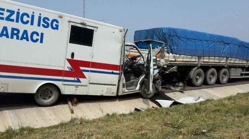 Otobanda Kaza: 1 &Ouml;l&uuml;, 1 Yaralı