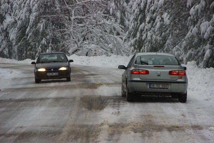 Kazdağları’nda Kar Trafiği Olumsuz Etkiliyor G4