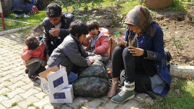 Balıkçı Kamyonetinde 51 Mülteci Yakalandı 1