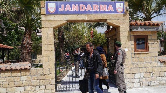 Balıkçı Kamyonetinde 51 Mülteci Yakalandı 2