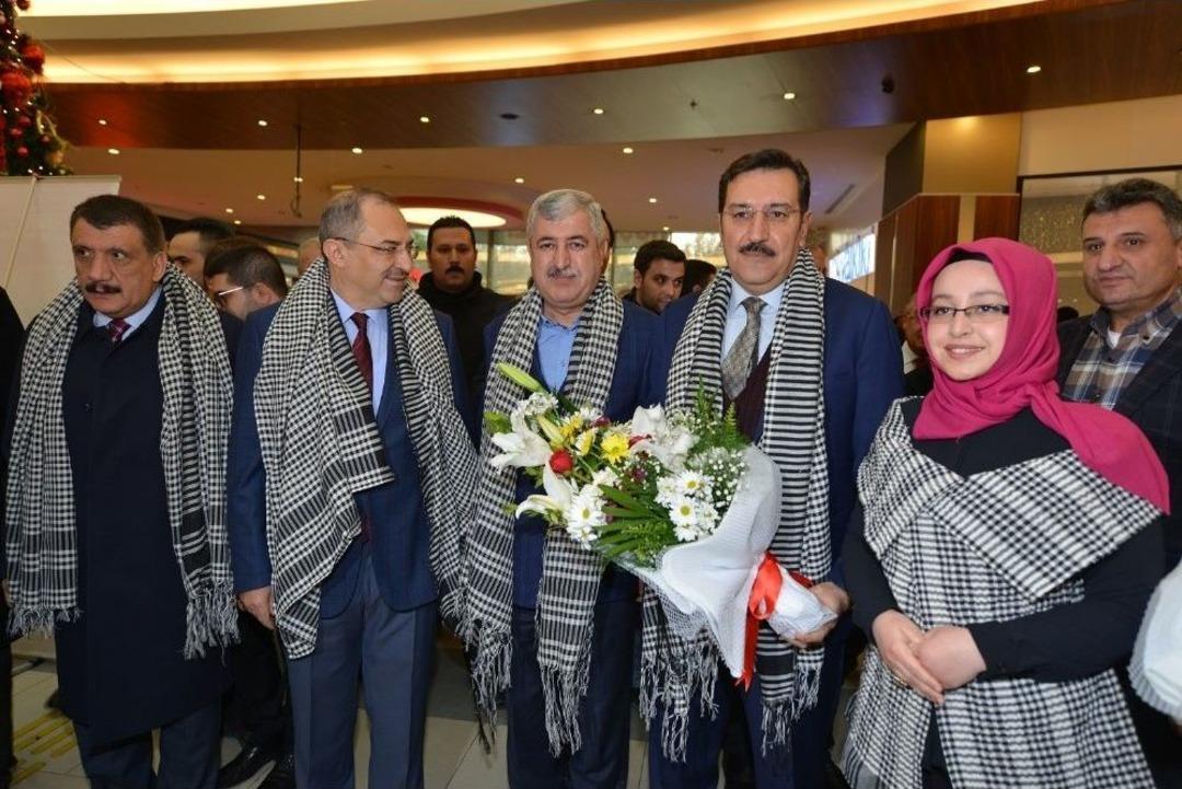 Bakan T&uuml;fenkci Malatya&rsquo;da Sergi A&ccedil;ılışına Katıldı