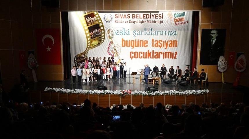 &Ccedil;ocuklardan Mest Eden Konser