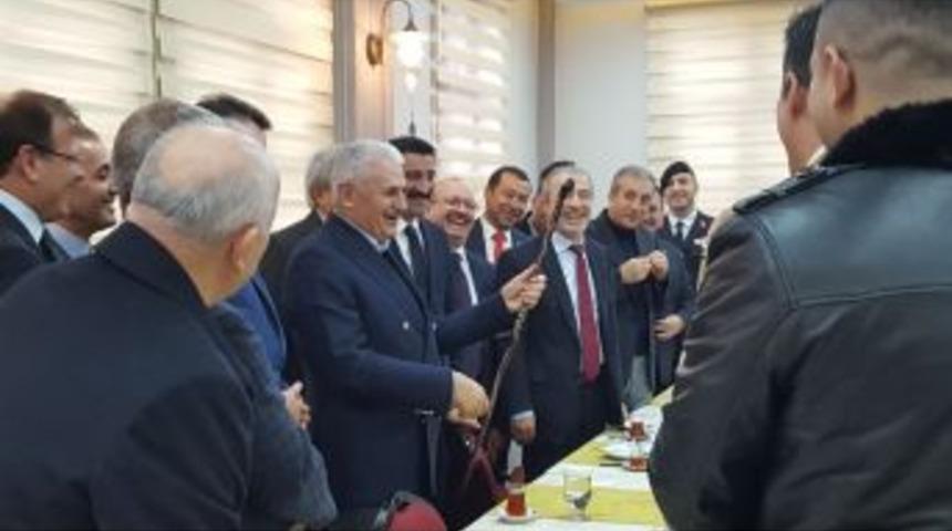 Başbakan Binali Yıldırım&rsquo;a Devrek Bastonu Hediye Edildi