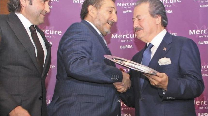 Cavit &Ccedil;ağlar&rsquo;a Bir &Ouml;d&uuml;l De Tekstilcilerden