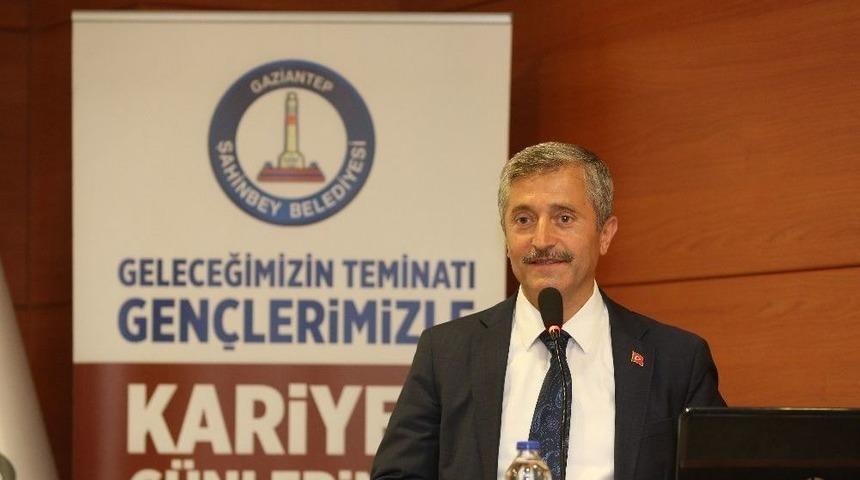 Tahmazoğlu &Ouml;ğrencilerle Kariyer G&uuml;nlerinde Buluştu