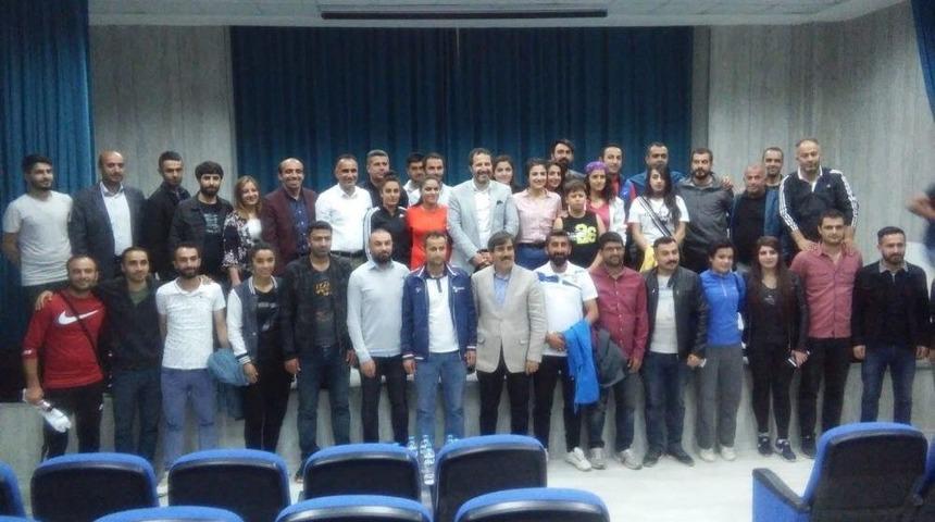 Başkan G&uuml;r, Sporcularla Bir Araya Geldi