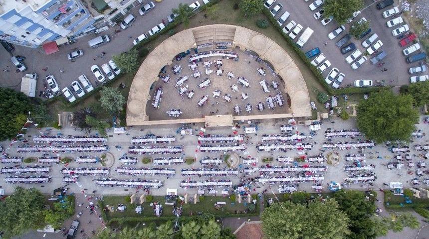 Kumluca&rsquo;da Kadir Gecesi İftar Yemeğine 10 Bin Kişi Katıldı