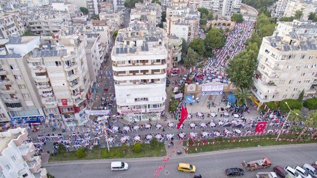 Kumluca’da Kadir Gecesi İftar Yemeğine 10 Bin Kişi Katıldı