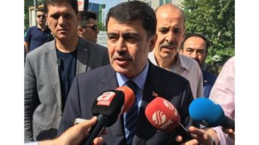 İstanbul Valisi Şahin: &ldquo;yangın Kısmen Kontrol Altında"