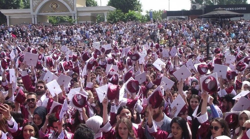 İstanbul Aydın &Uuml;niversitesi&rsquo;nde Mezuniyet Coşkusu