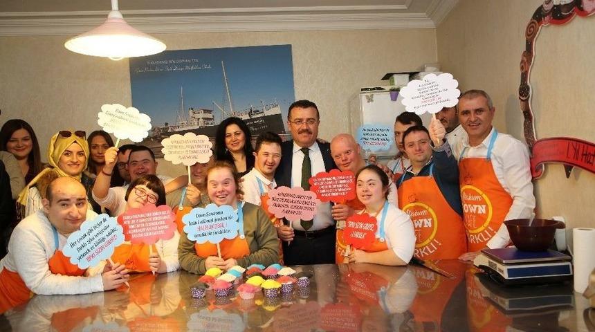 Başkan Taş&ccedil;ı Melek Y&uuml;zl&uuml;lerle Pasta Yaptı