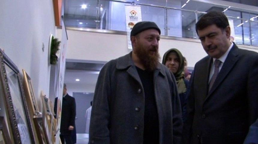 Yetimler İ&ccedil;in H&uuml;sn-&uuml; Hat Sergisi A&ccedil;ıldı