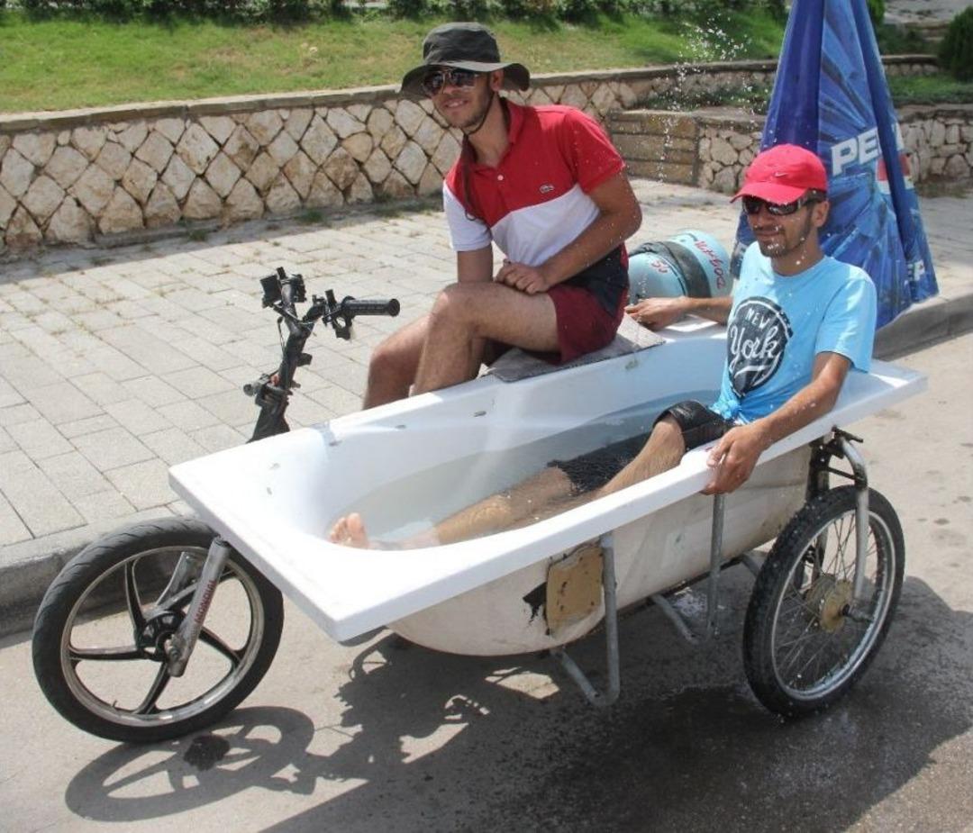 (&ouml;zel Haber) Adanalı Gen&ccedil;ler Serinlemek İ&ccedil;in &rsquo;motok&uuml;vet&rsquo; Yaptı