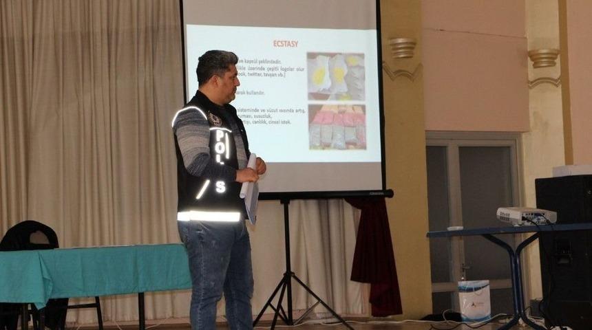 Uşak Emniyetinden Uyuşturucu İle M&uuml;cadele Semineri