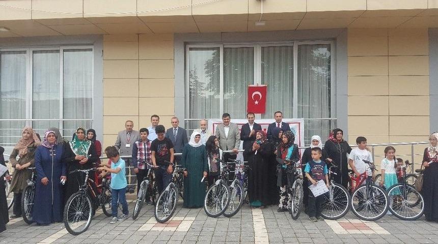 Pazaryeri Hem Yılsonu Sergisi Açıldı