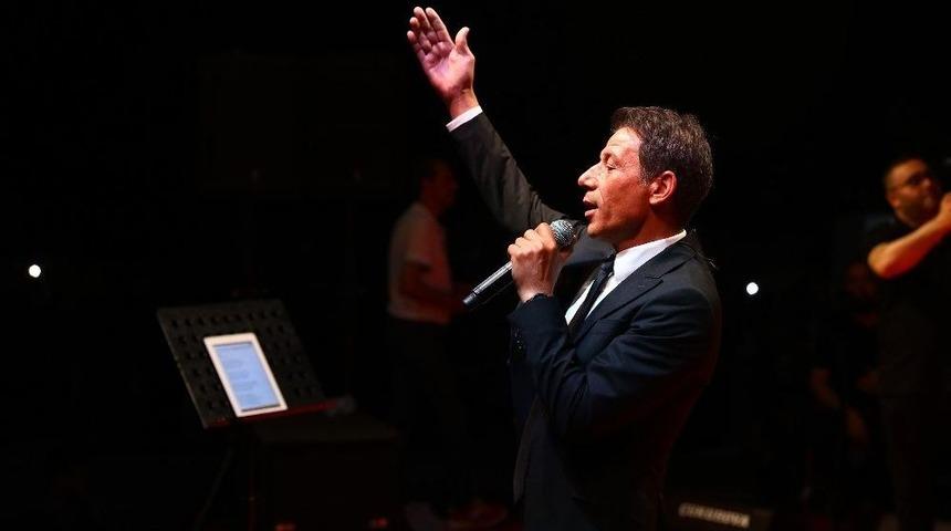 Mersin’de Mustafa Yıldızdoğan Konseri