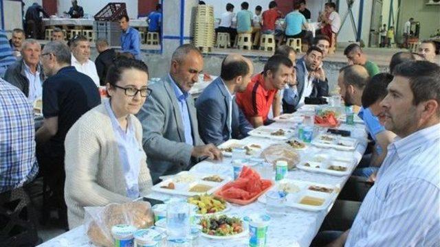 Kadir Gecesinde Oruçlar Birlikte Açıldı