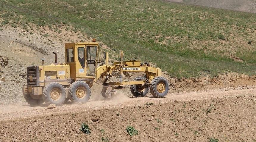 Başkale’de Yol Yapım Çalışması