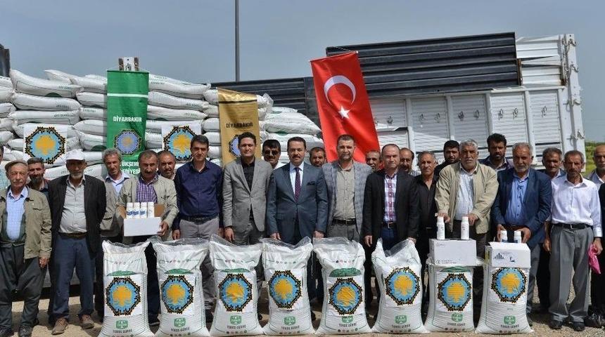 B&uuml;y&uuml;kşehir Belediyesinden &Ccedil;ift&ccedil;ilere G&uuml;bre Desteği