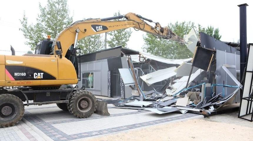 Nil&uuml;fer&rsquo;de Ka&ccedil;ak İşletmeler Yıkıldı