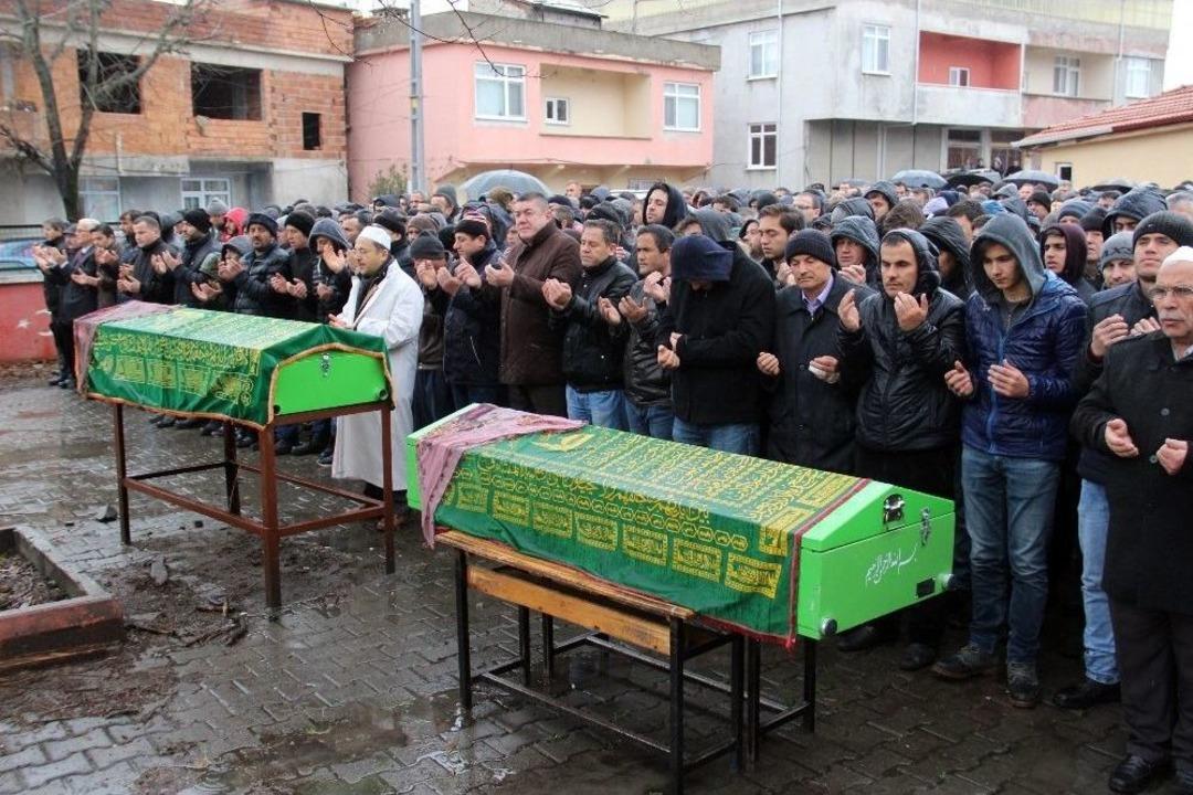 Define Kavgasında &Ouml;ld&uuml;r&uuml;len Gelin Ve Kaynananın Cenazeleri Defnedildi