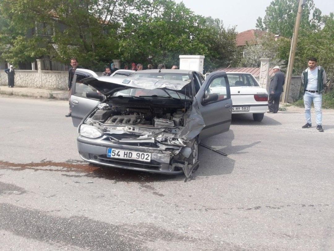 Sakarya&rsquo;da Trafik Kazası: 5 Yaralı
