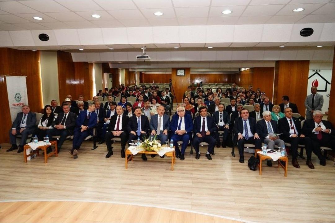 T&uuml;rk D&uuml;nyası &Uuml;lkelerinde Ortak Dil &Ccedil;ağrısı