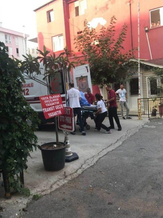 Antalya’da Yaralı Dilenciye Zabıtadan Yardım Eli