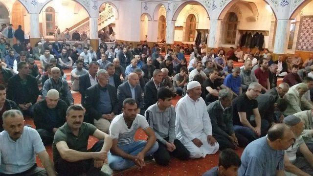 Kulu’da Kadir Gecesinde Camiler Dolup Taştı